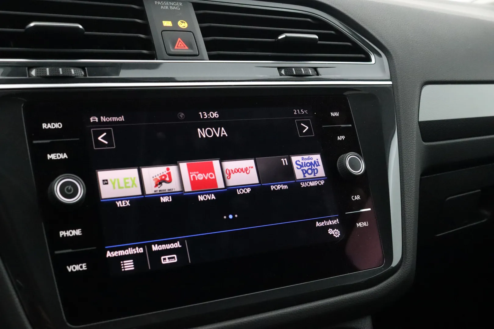 VOLKSWAGEN Tiguan Allspace YLC-835 carousel image