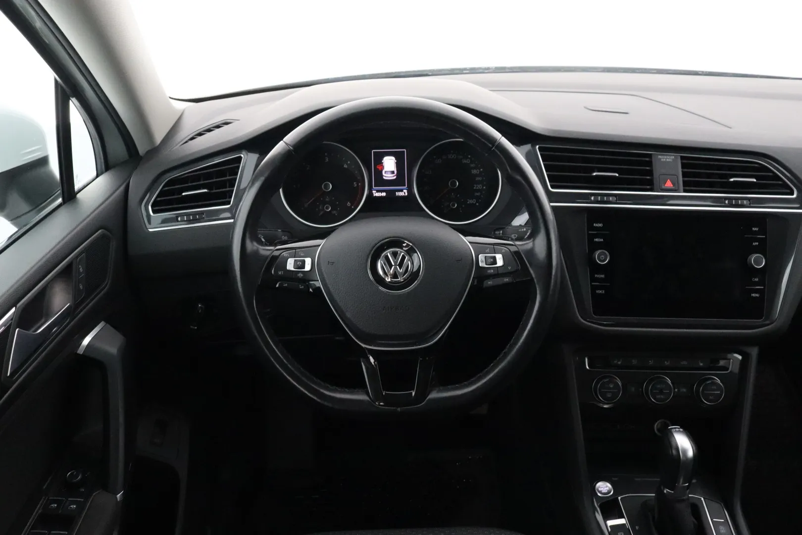 VOLKSWAGEN Tiguan Allspace YLC-835 carousel image
