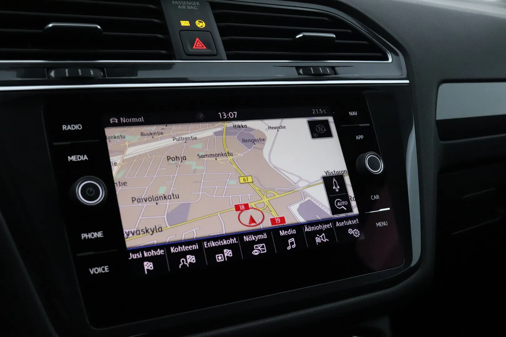 VOLKSWAGEN Tiguan Allspace YLC-835 carousel image