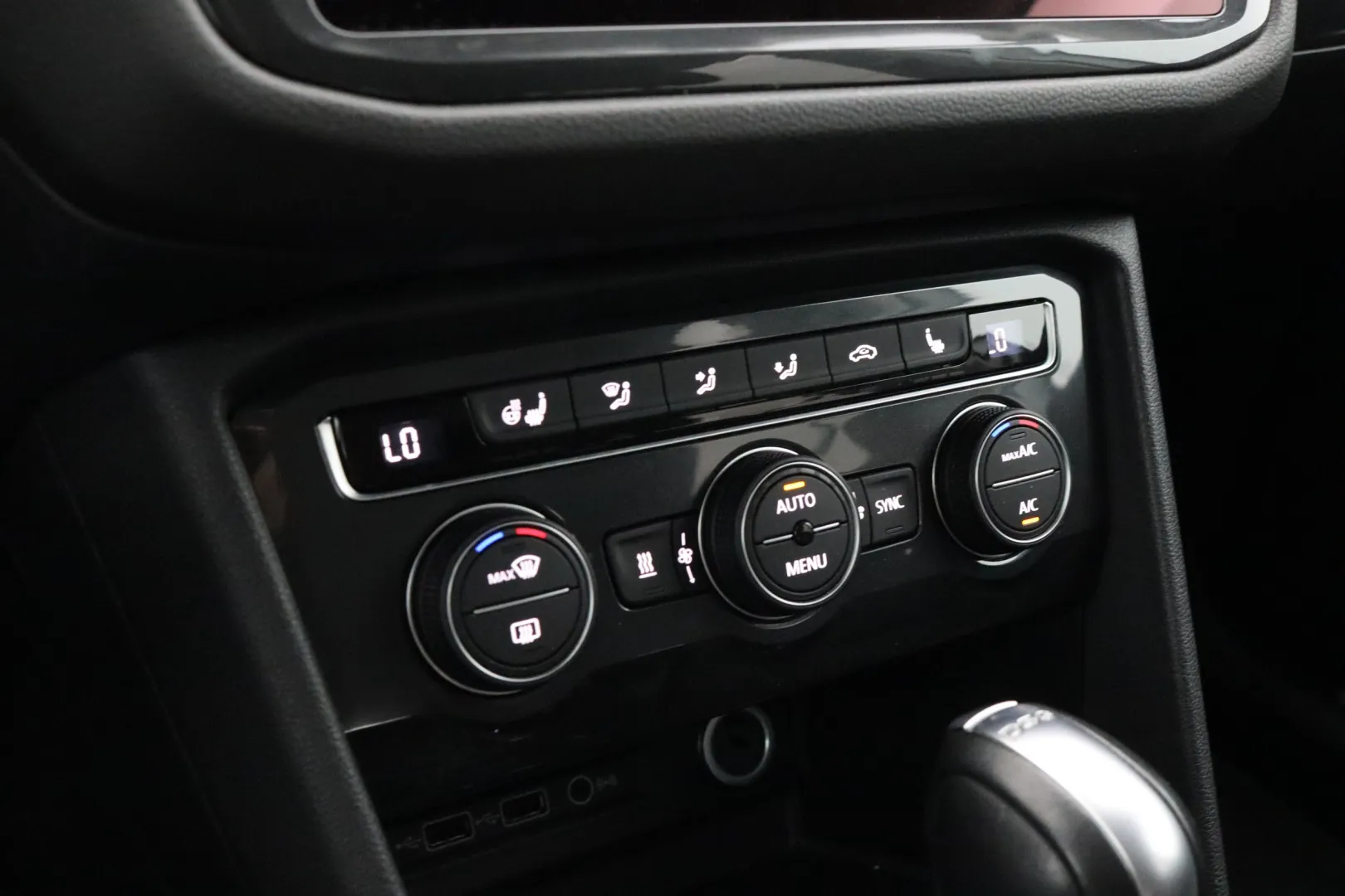 VOLKSWAGEN Tiguan Allspace YLC-835 carousel image