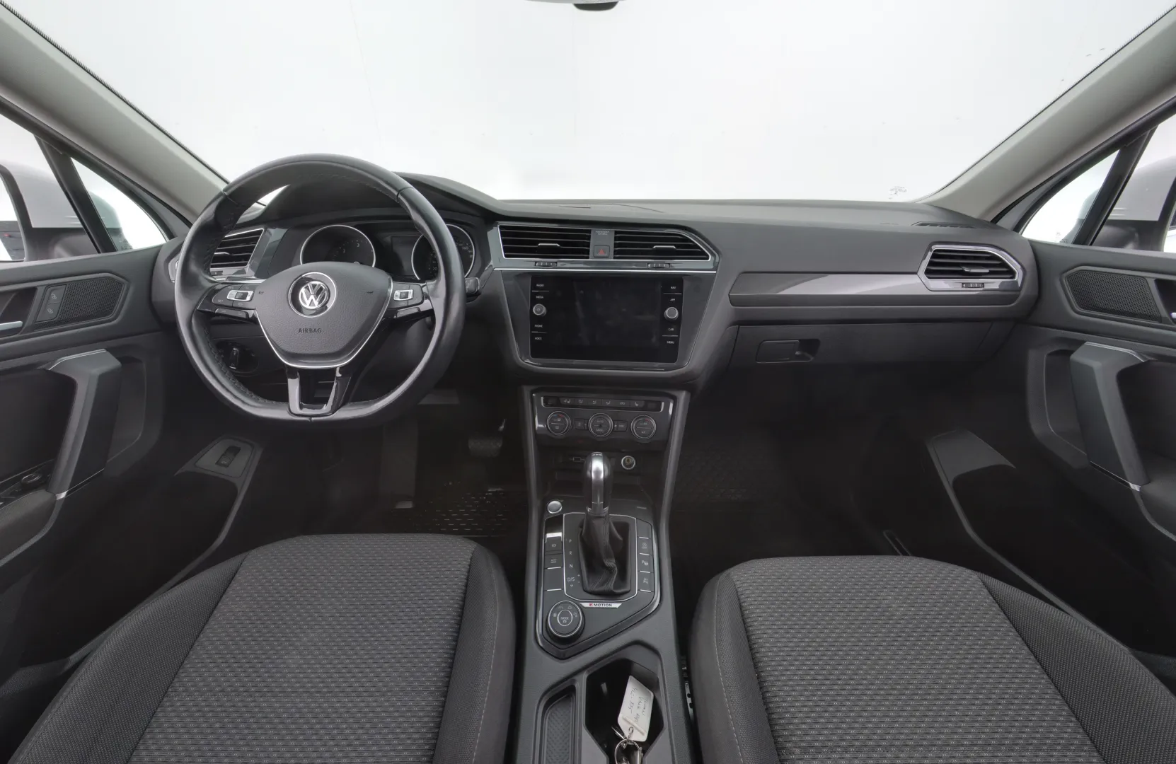 VOLKSWAGEN Tiguan Allspace YLC-835 carousel image