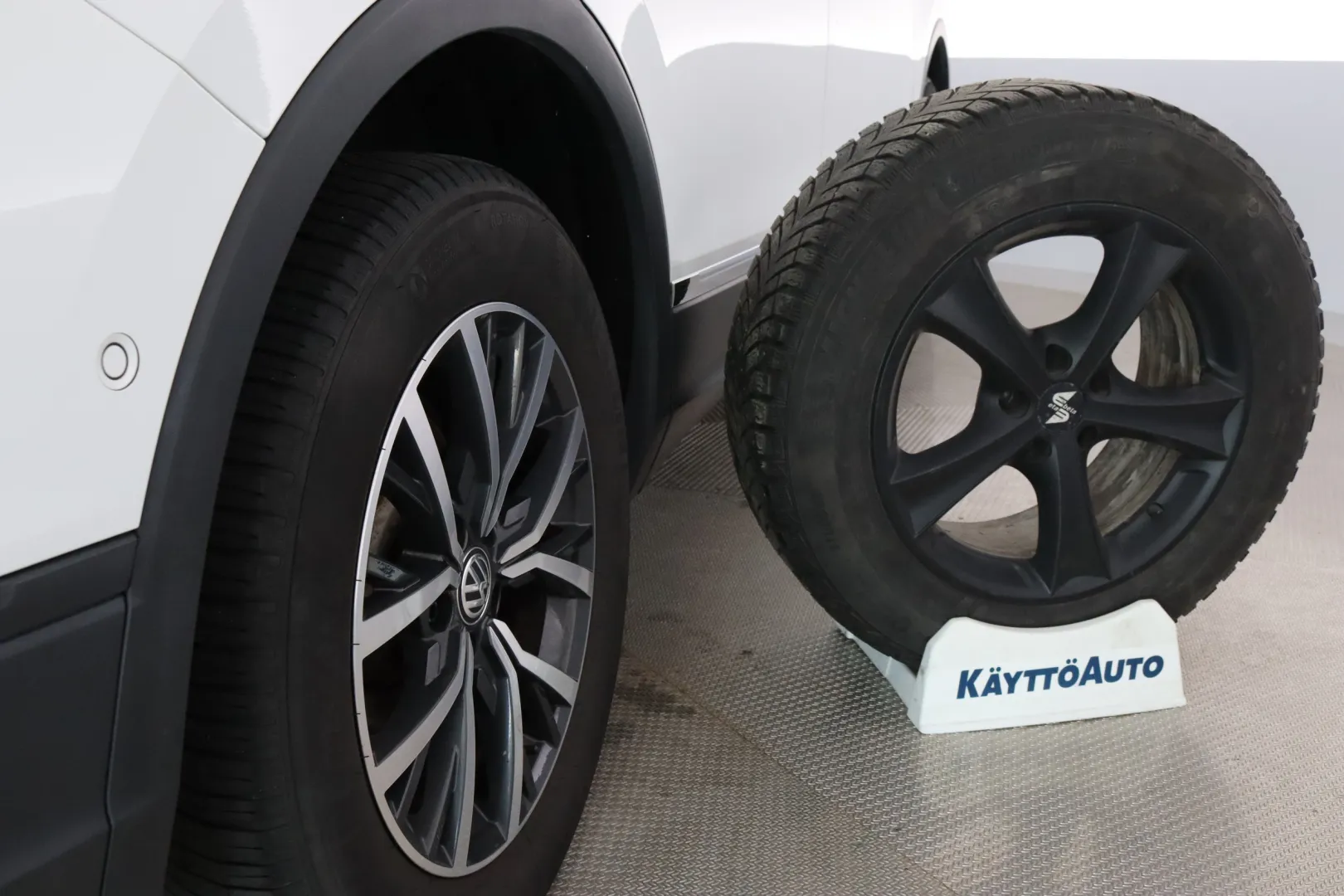VOLKSWAGEN Tiguan Allspace YLC-835 carousel image