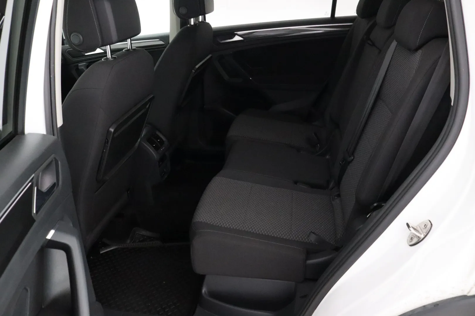 VOLKSWAGEN Tiguan Allspace YLC-835 carousel image