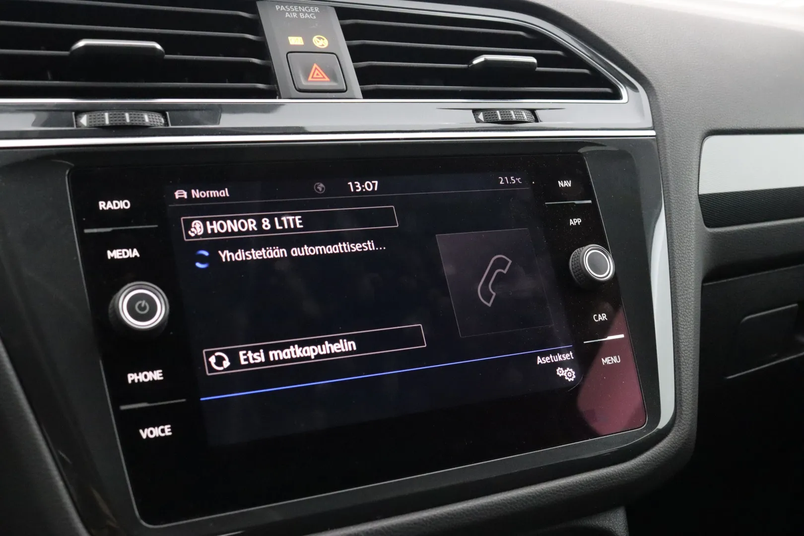 VOLKSWAGEN Tiguan Allspace YLC-835 carousel image