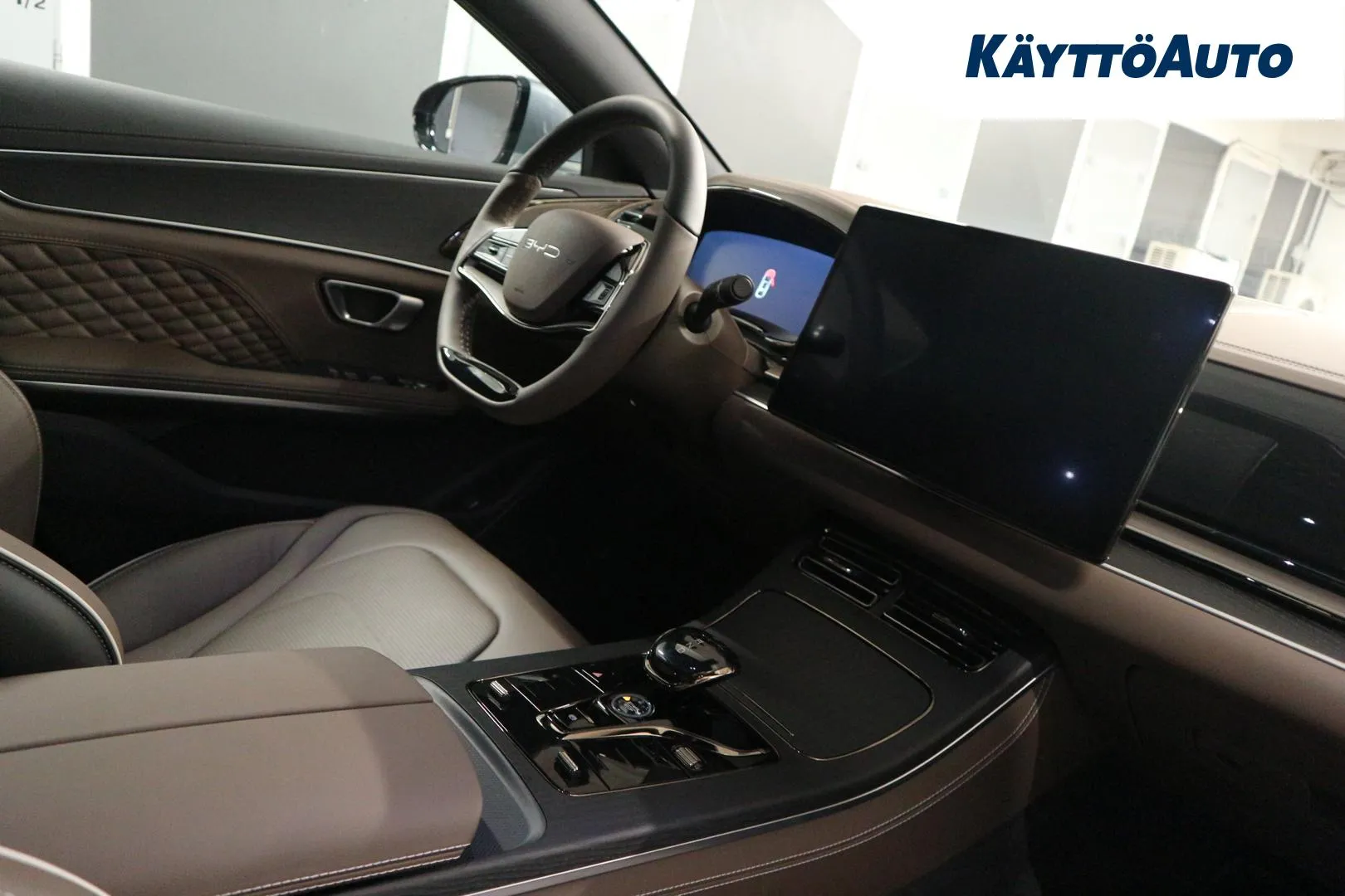 BYD HAN NNC-719 carousel image