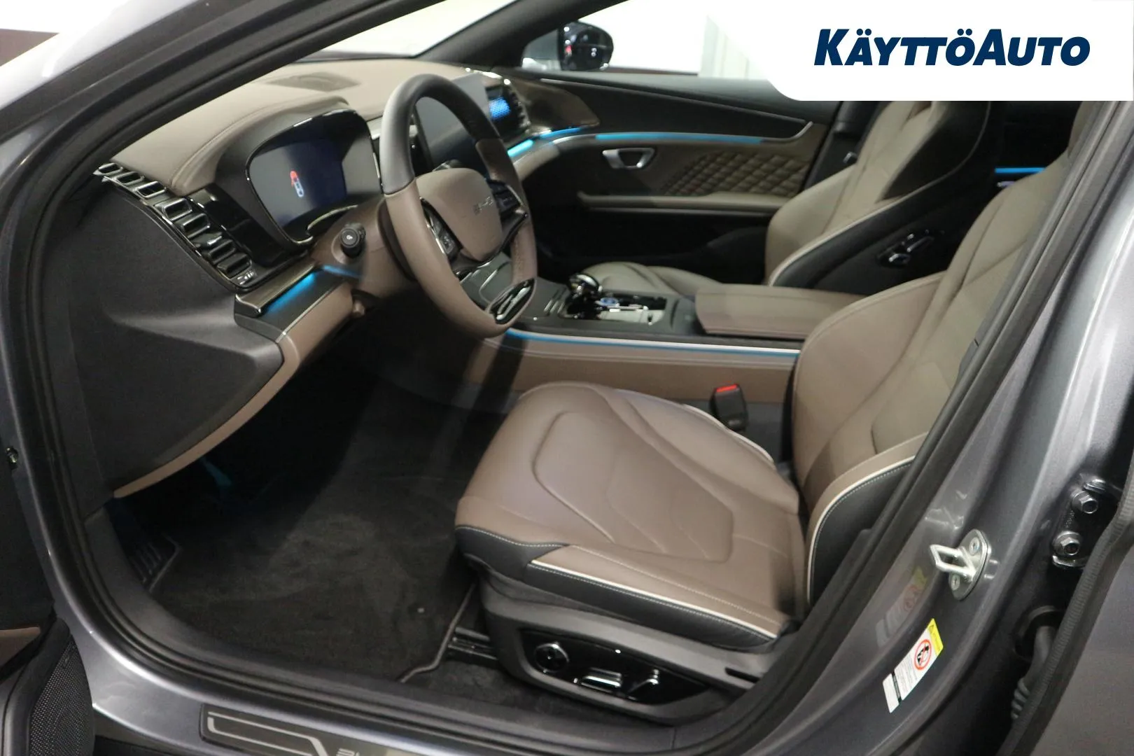 BYD HAN NNC-719 carousel image