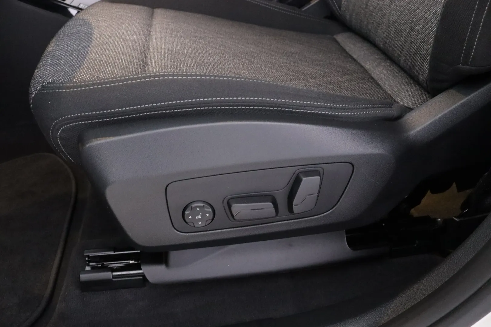 BMW 225 NNL-670 carousel image