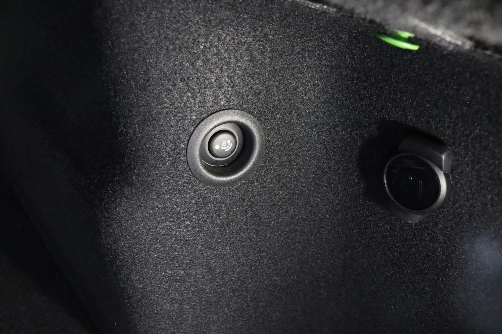 BMW 225 NNL-670 carousel image