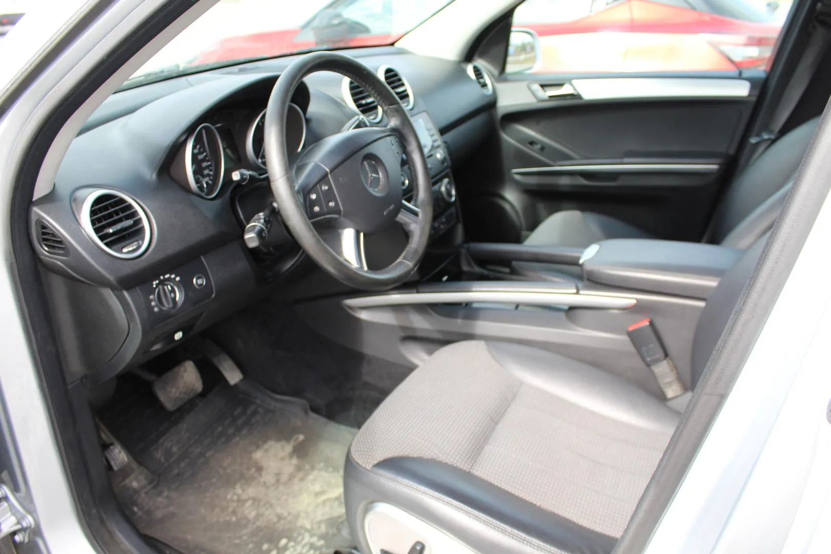 MERCEDES-BENZ ML EMY-956 carousel image