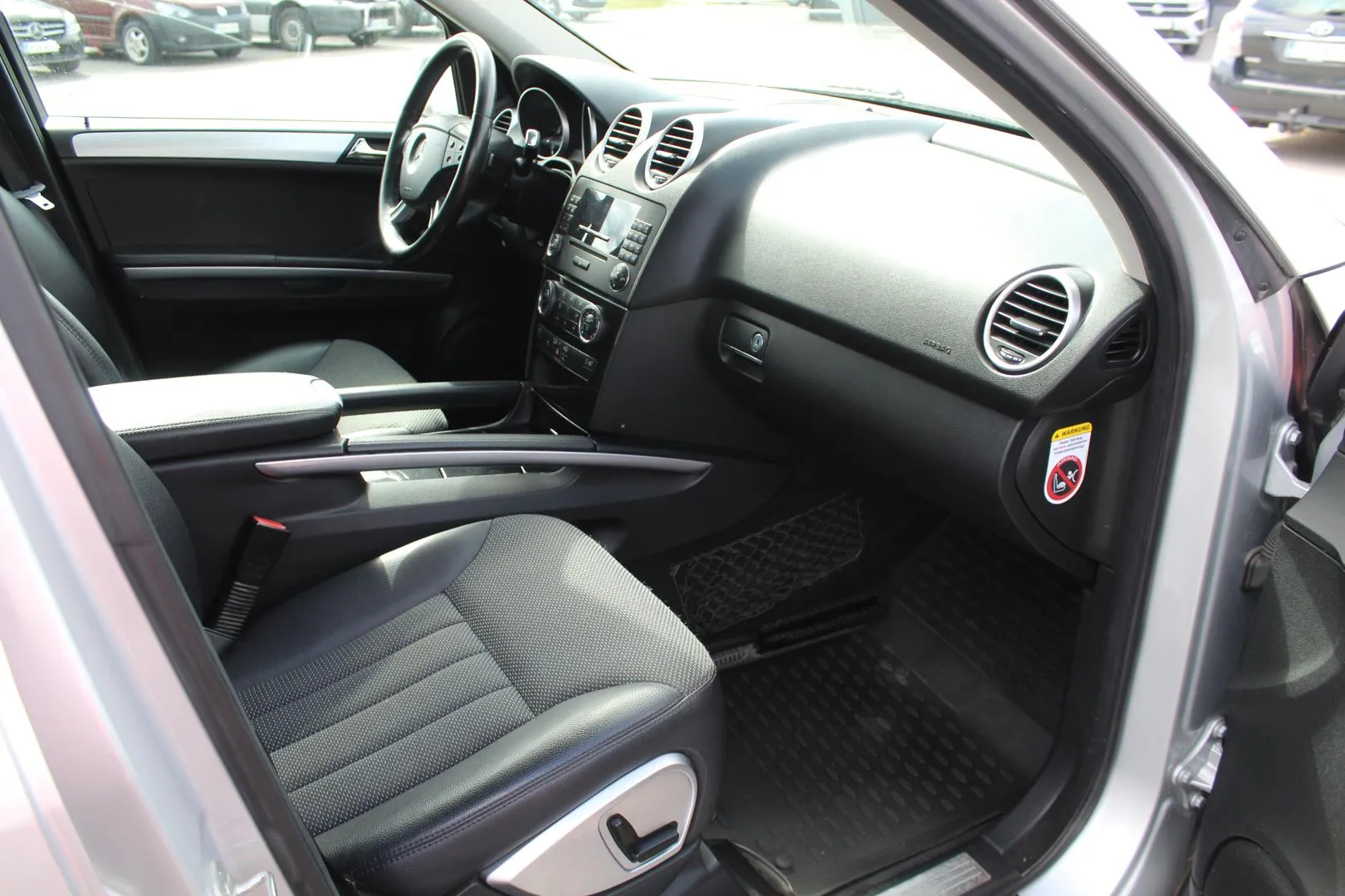 MERCEDES-BENZ ML EMY-956 carousel image