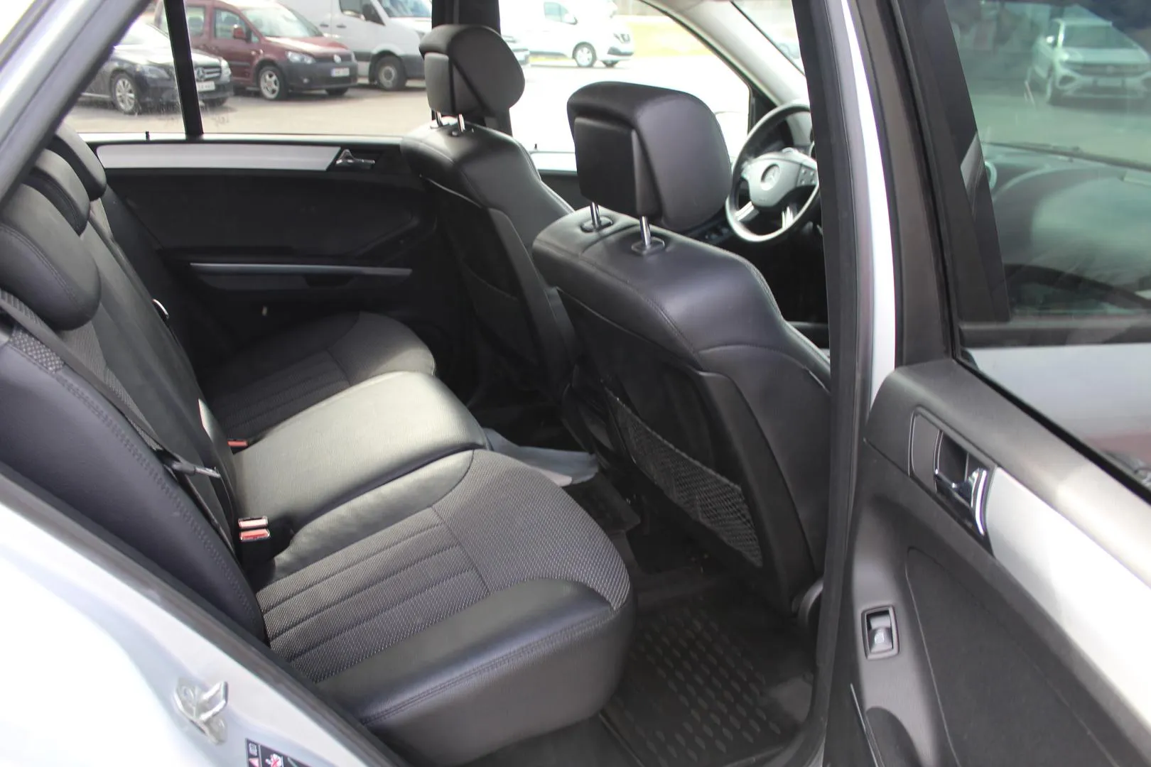 MERCEDES-BENZ ML EMY-956 carousel image