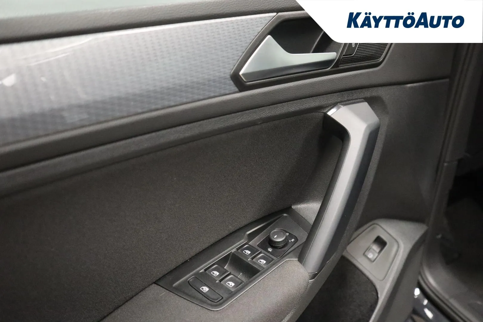 VOLKSWAGEN Tiguan MPO-842 carousel image