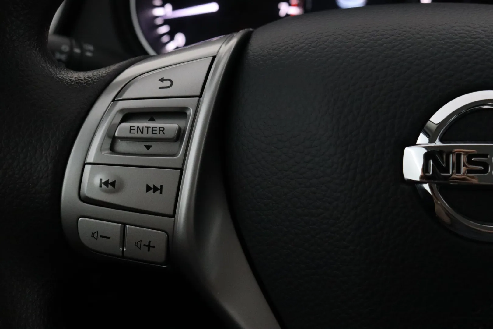 NISSAN Qashqai LNH-477 carousel image