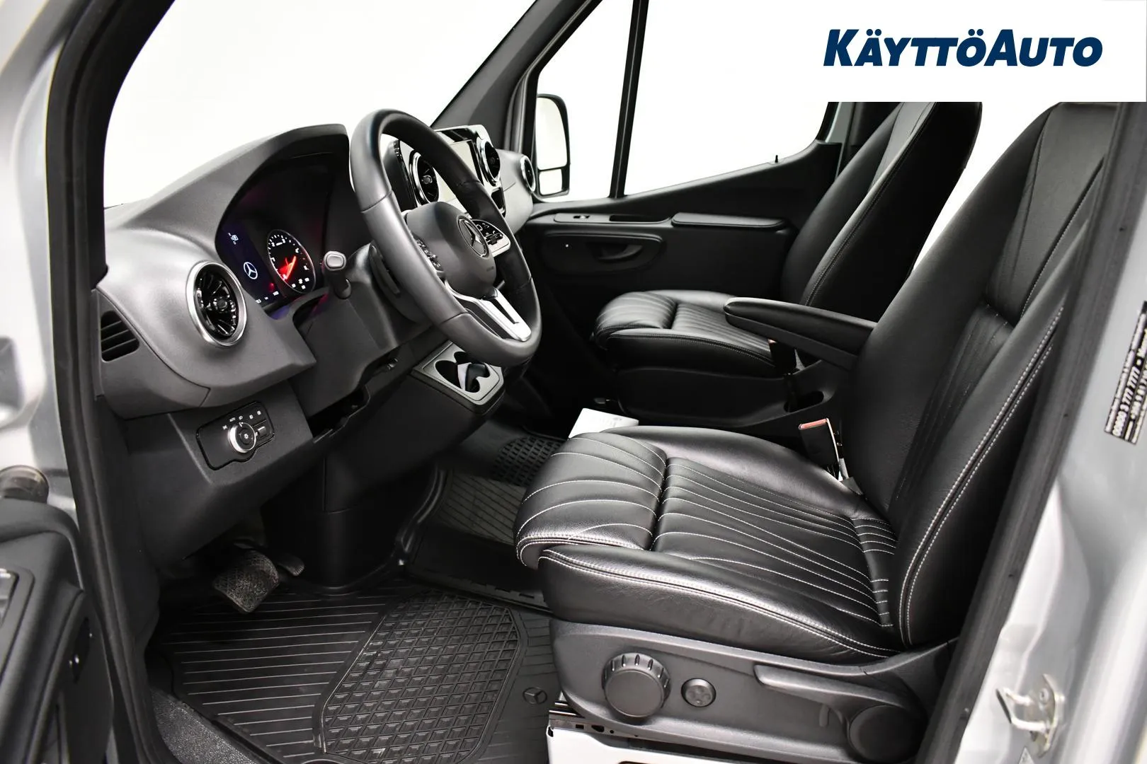 Mercedes-Benz Sprinter YXR-800 carousel image