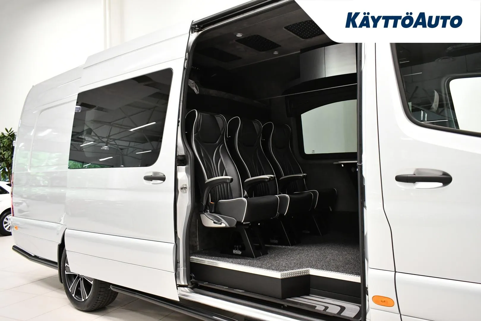 Mercedes-Benz Sprinter YXR-800 carousel image