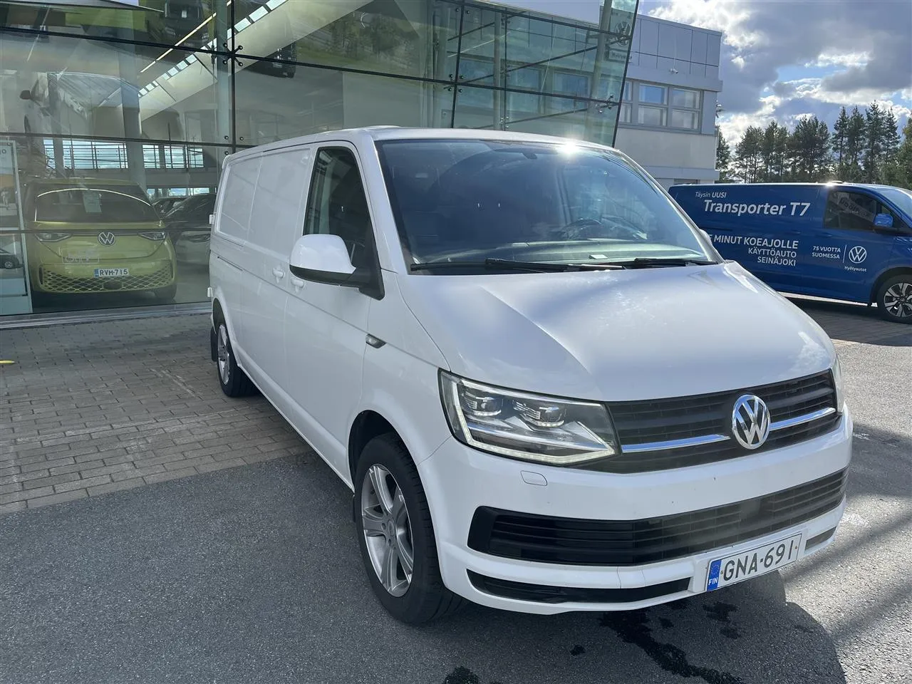 VOLKSWAGEN Transporter GNA-691 carousel image