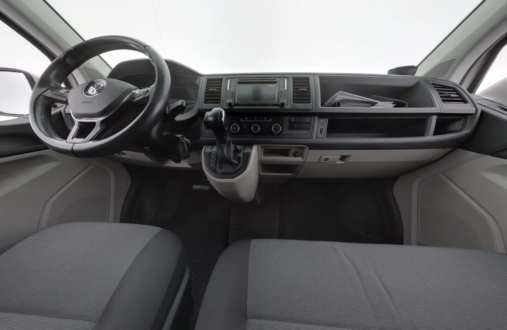VOLKSWAGEN Transporter GNA-691 carousel image