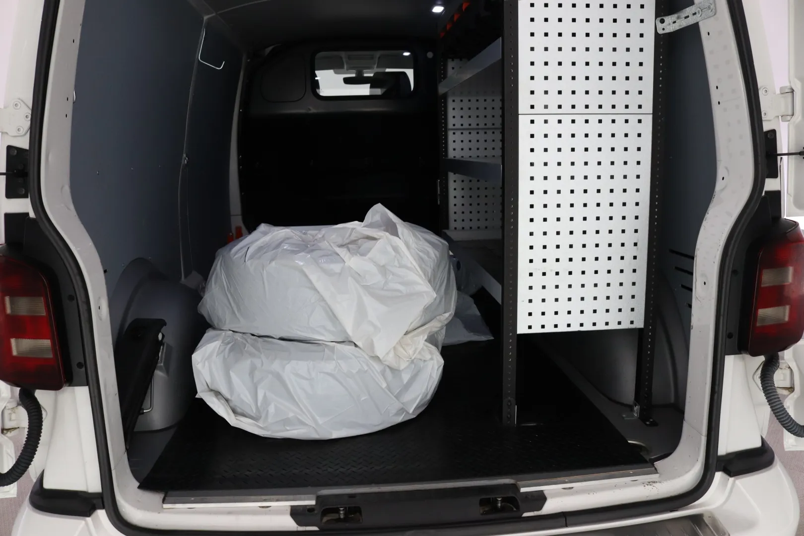 VOLKSWAGEN Transporter GNA-691 carousel image