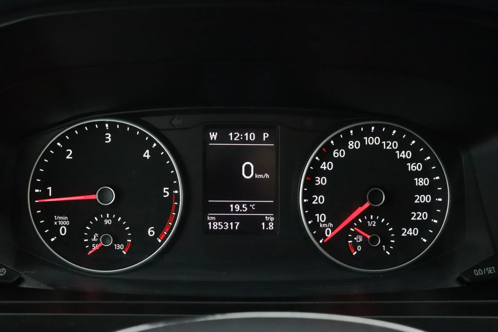 VOLKSWAGEN Transporter GNA-691 carousel image