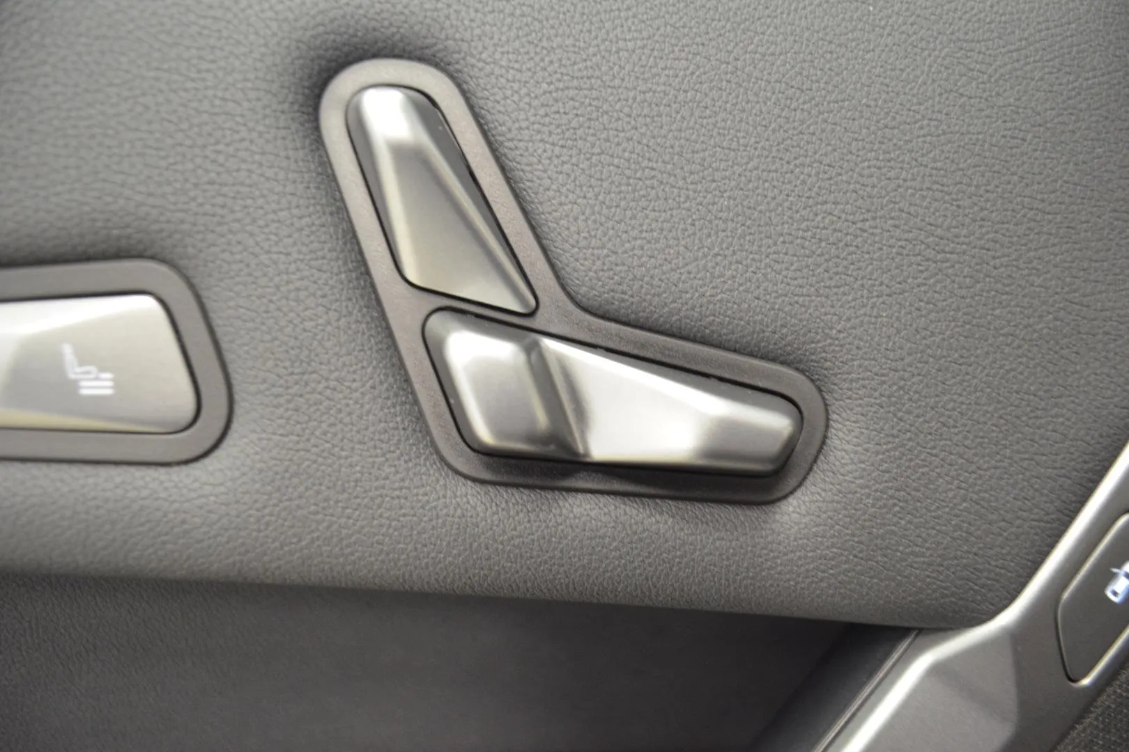 BMW iX RVT-614 carousel image