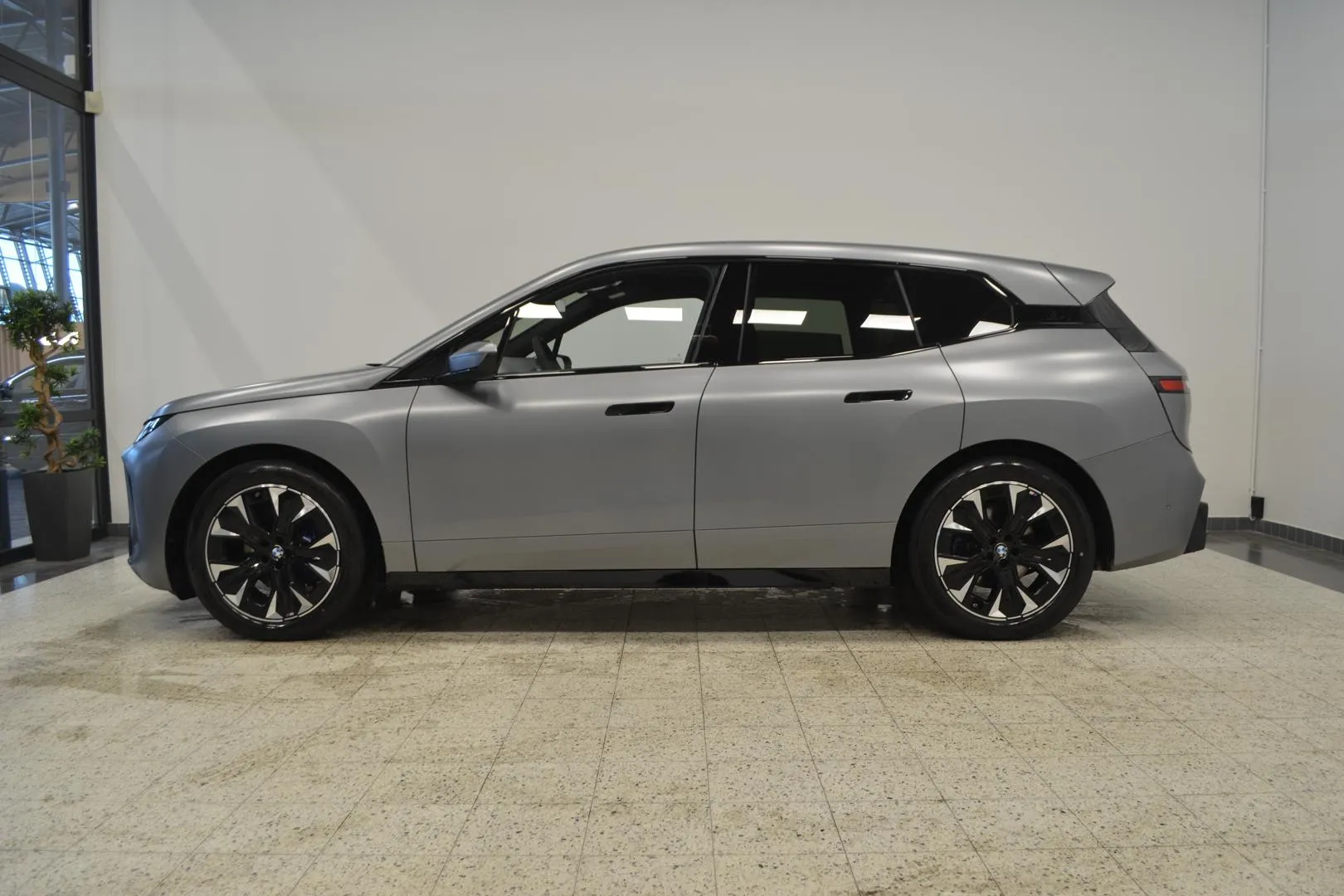 BMW iX RVT-614 carousel image