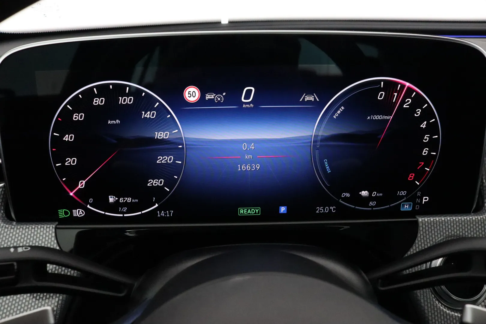 MERCEDES-BENZ E IRO-567 carousel image