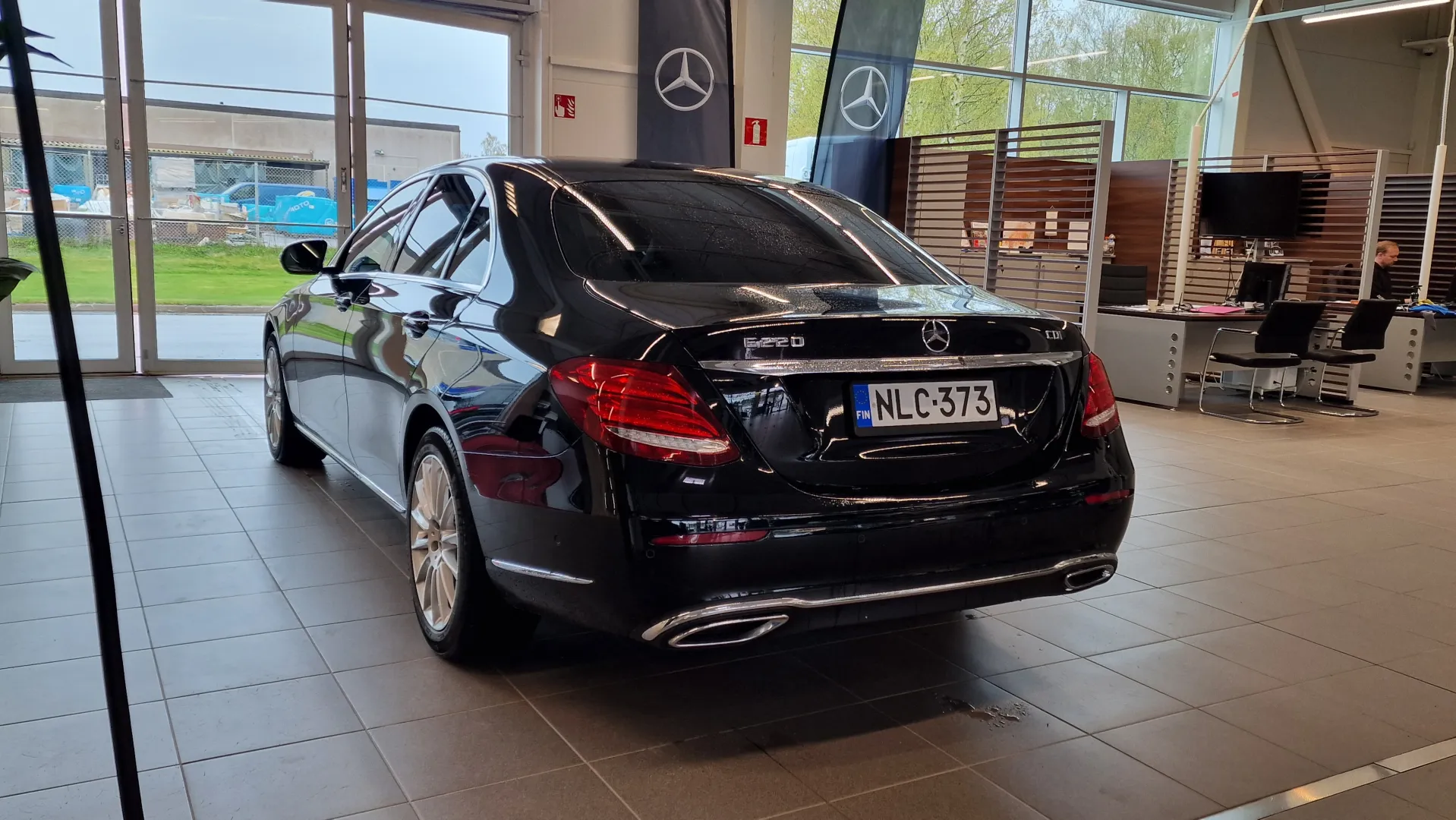 MERCEDES-BENZ E NLC-373 carousel image
