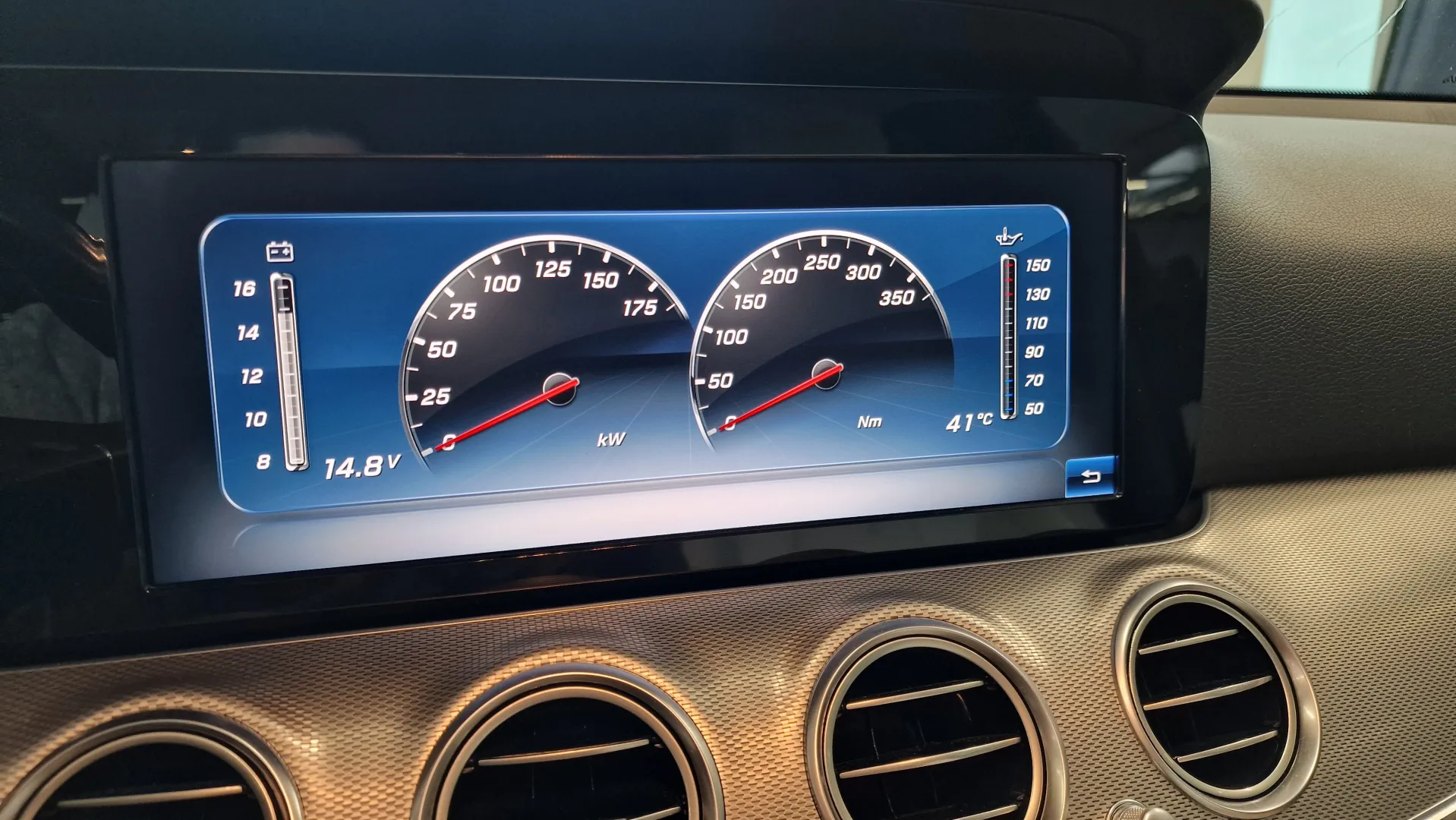 MERCEDES-BENZ E NLC-373 carousel image