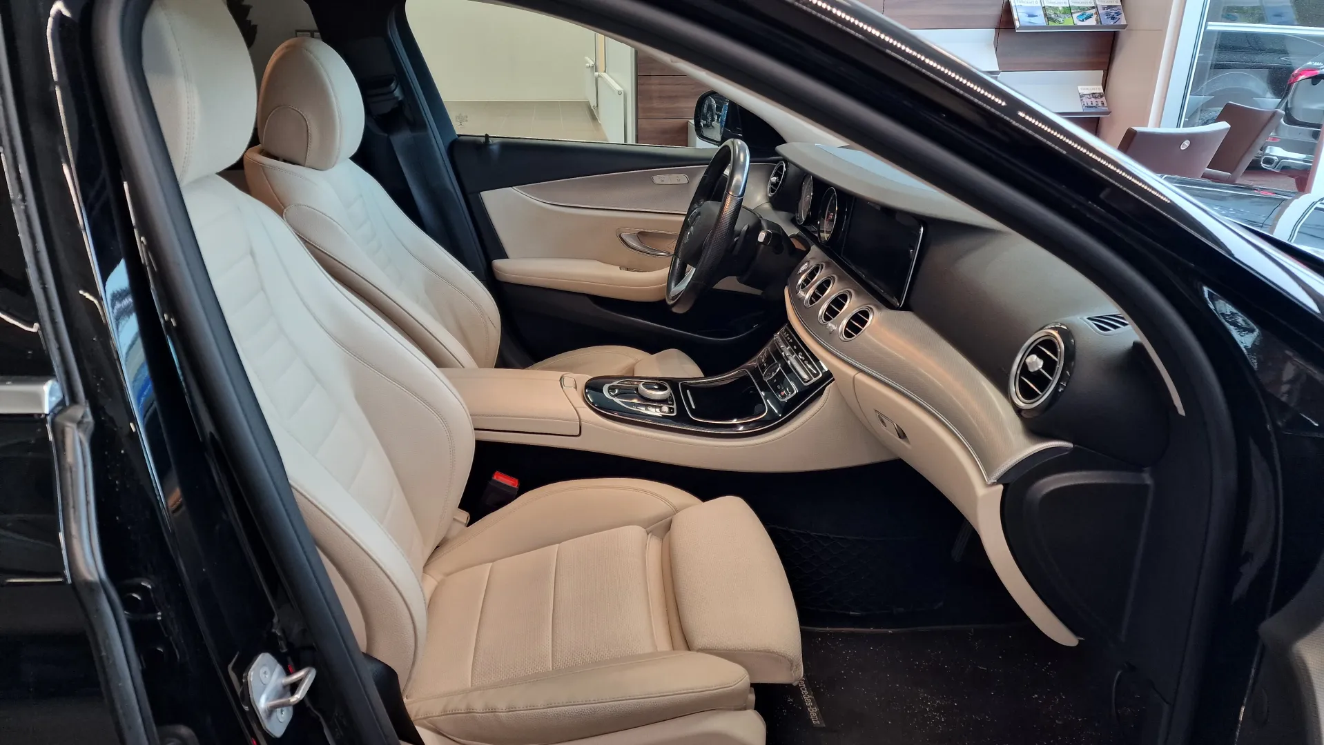 MERCEDES-BENZ E NLC-373 carousel image