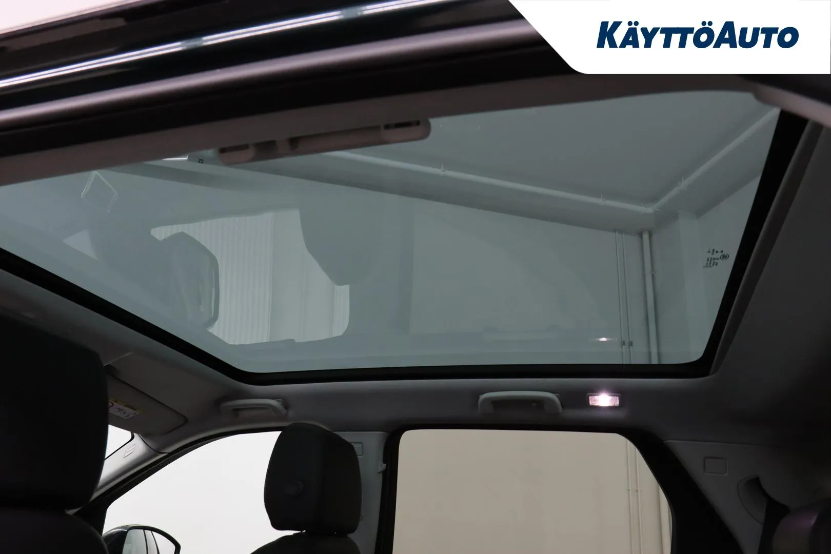 LAND ROVER Discovery Sport SZM-361 carousel image