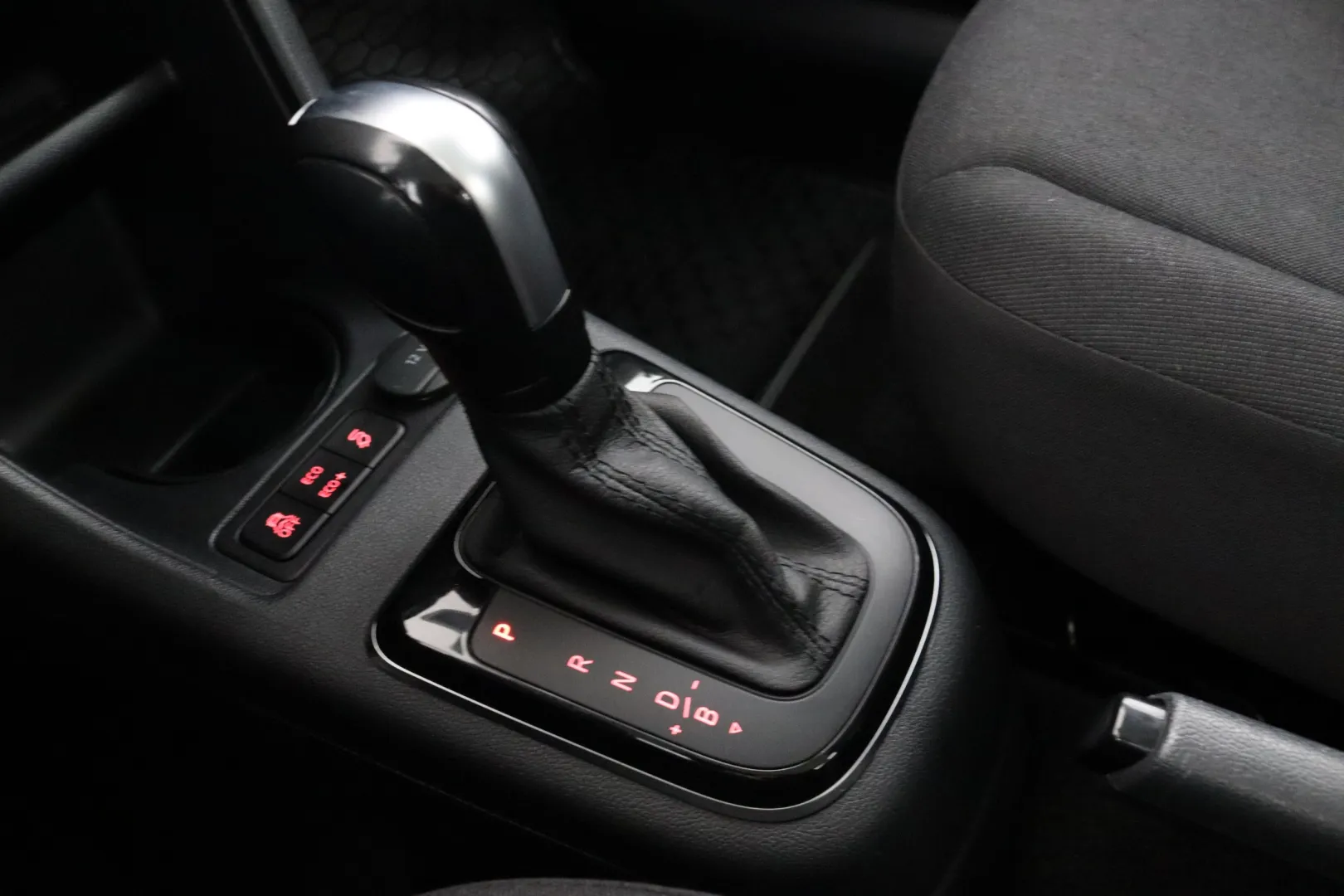VOLKSWAGEN up! NMJ-171 carousel image