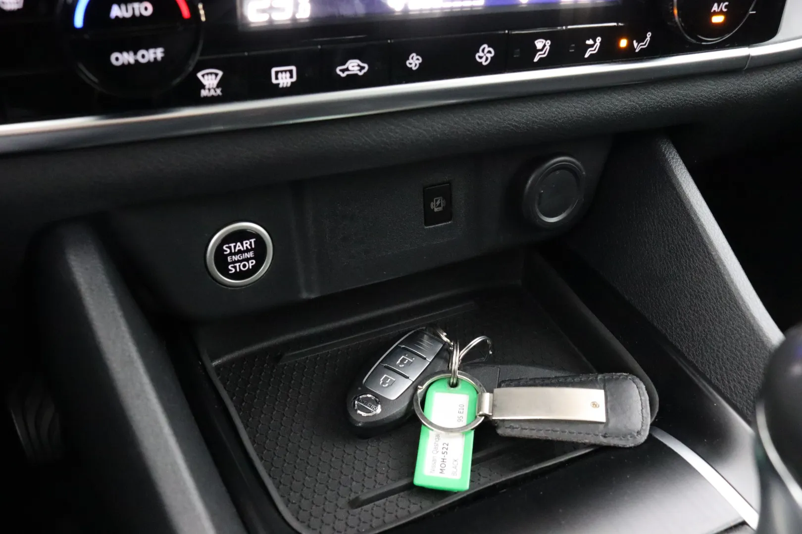 NISSAN Qashqai MOH-522 carousel image