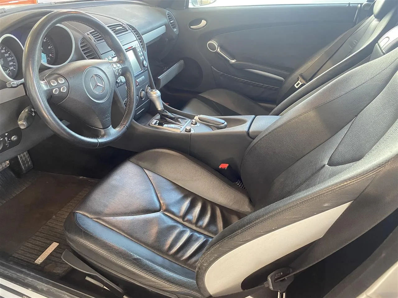 MERCEDES-BENZ SLK LMI-409 carousel image
