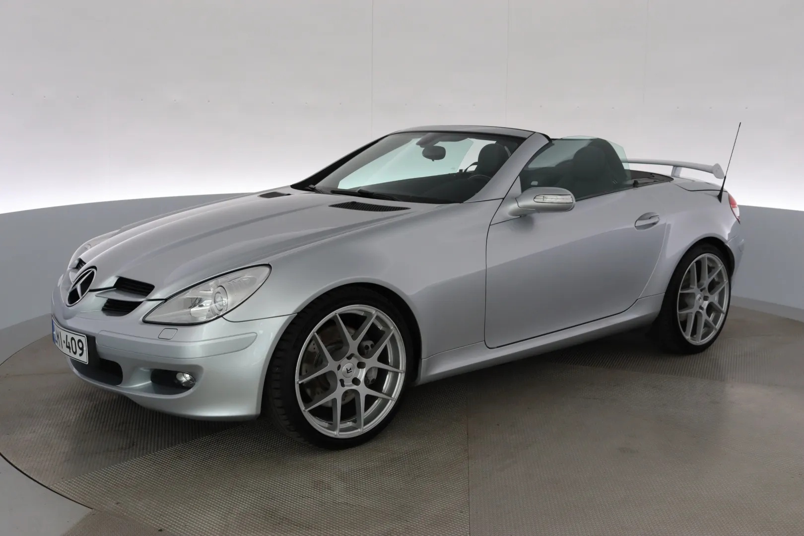 MERCEDES-BENZ SLK LMI-409 carousel image