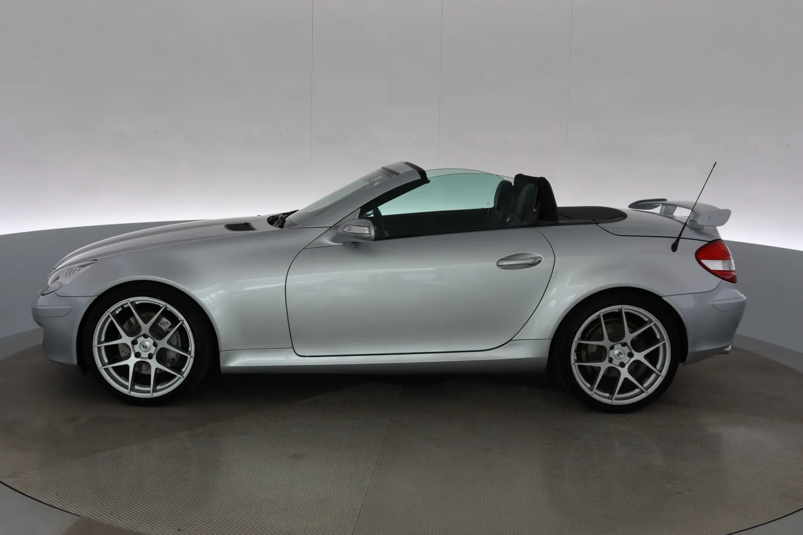 MERCEDES-BENZ SLK LMI-409 carousel image