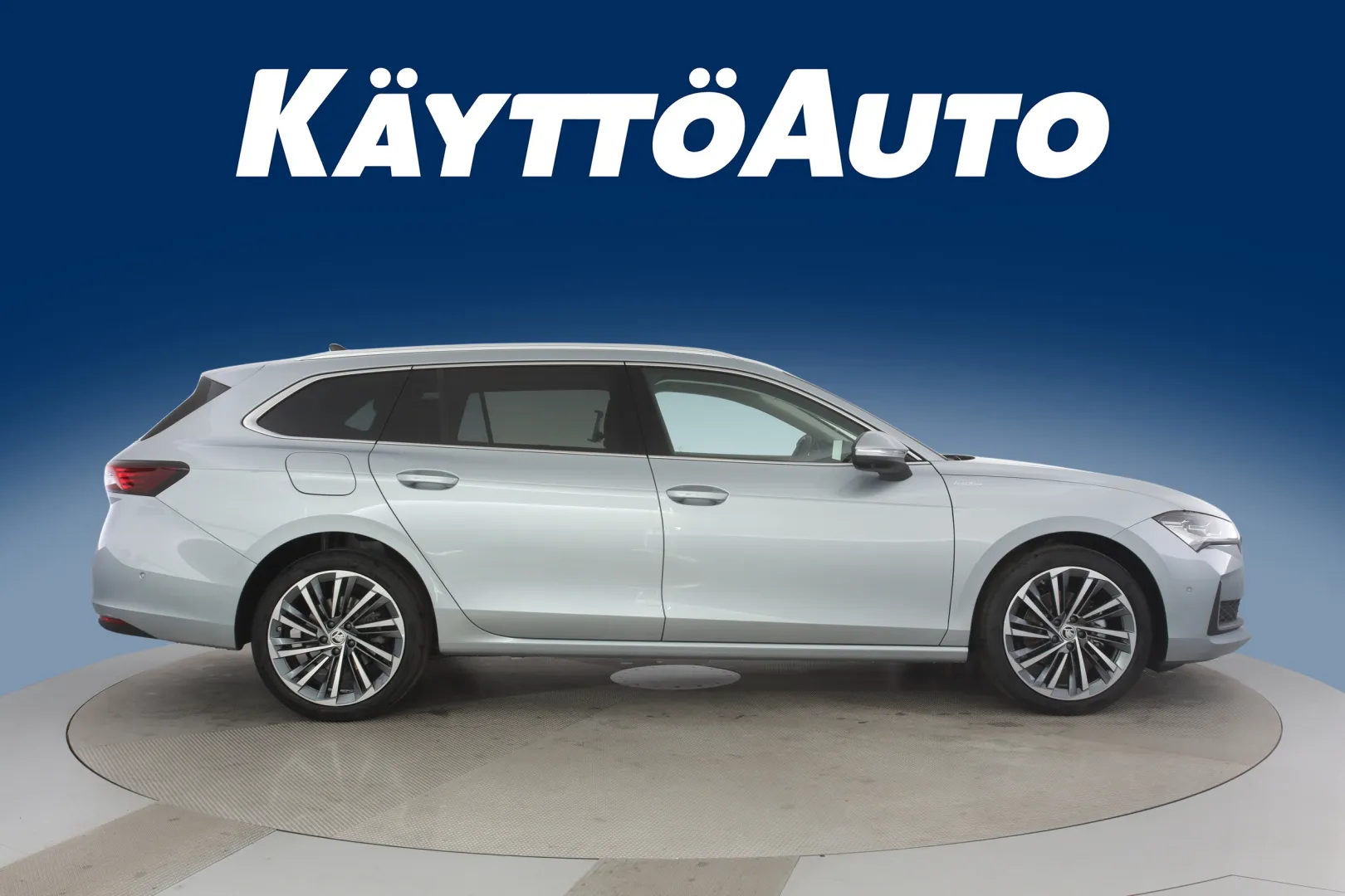 Skoda Superb EVC-179 carousel image