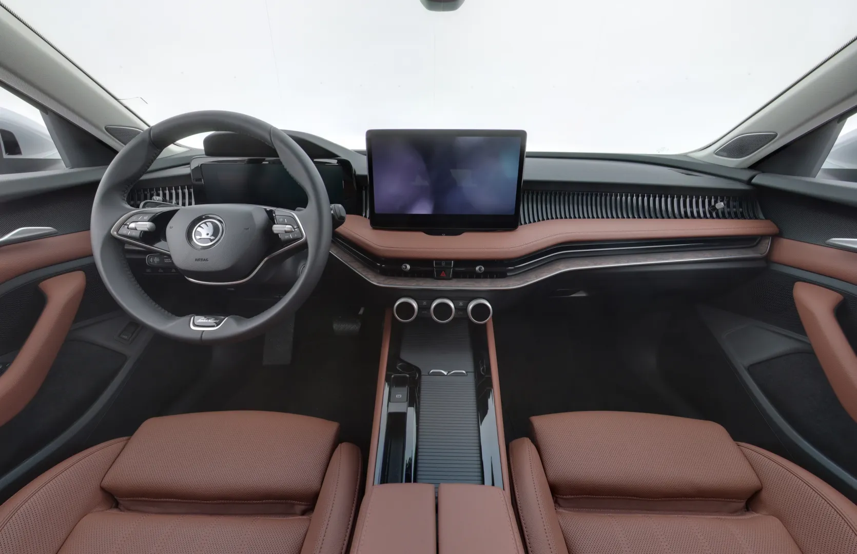 Skoda Superb EVC-179 carousel image