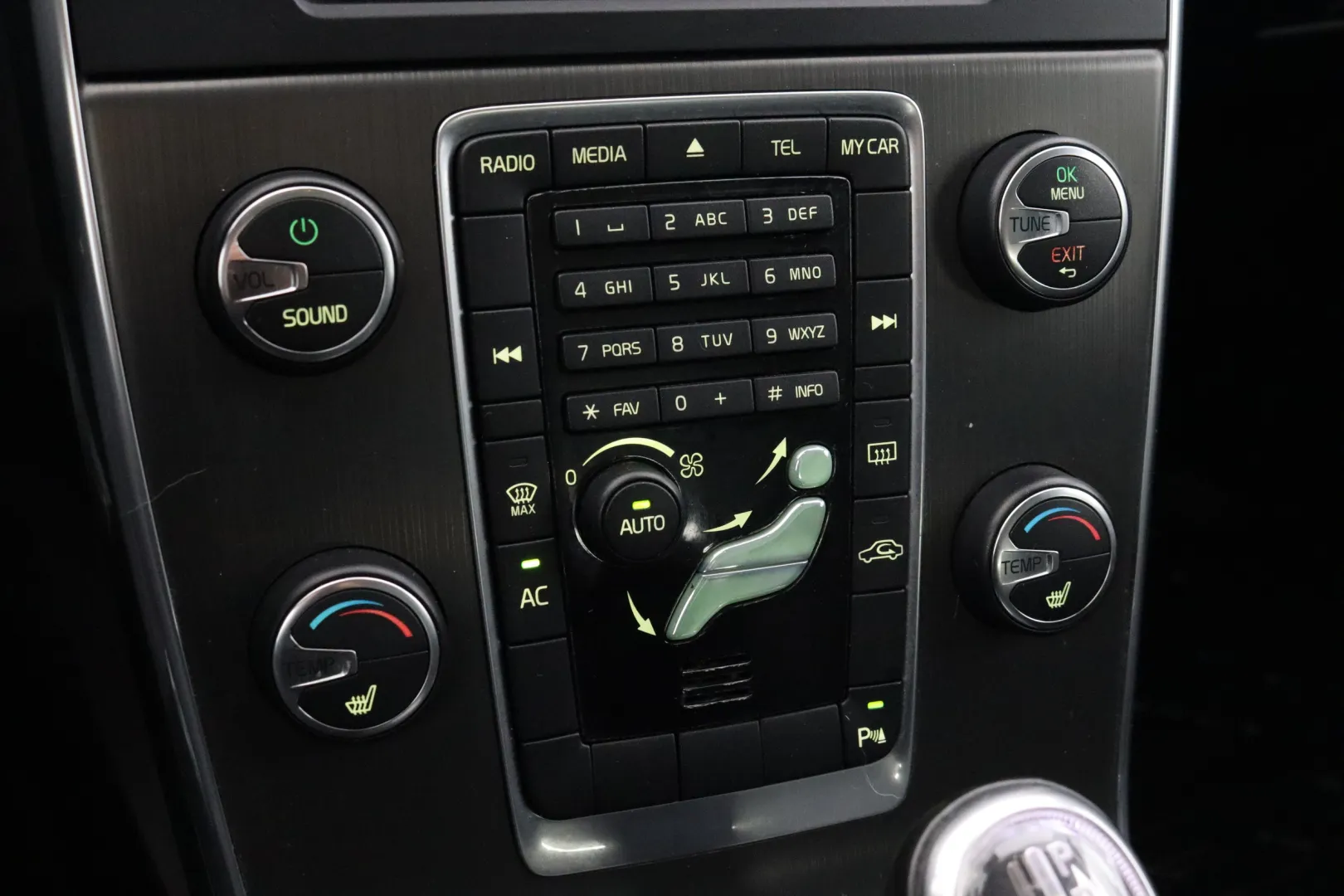 VOLVO V60 FNM-942 carousel image