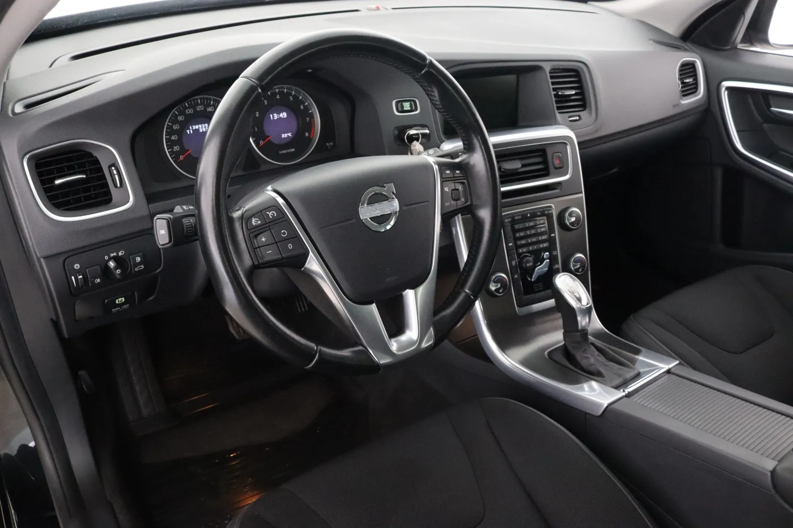 VOLVO V60 FNM-942 carousel image