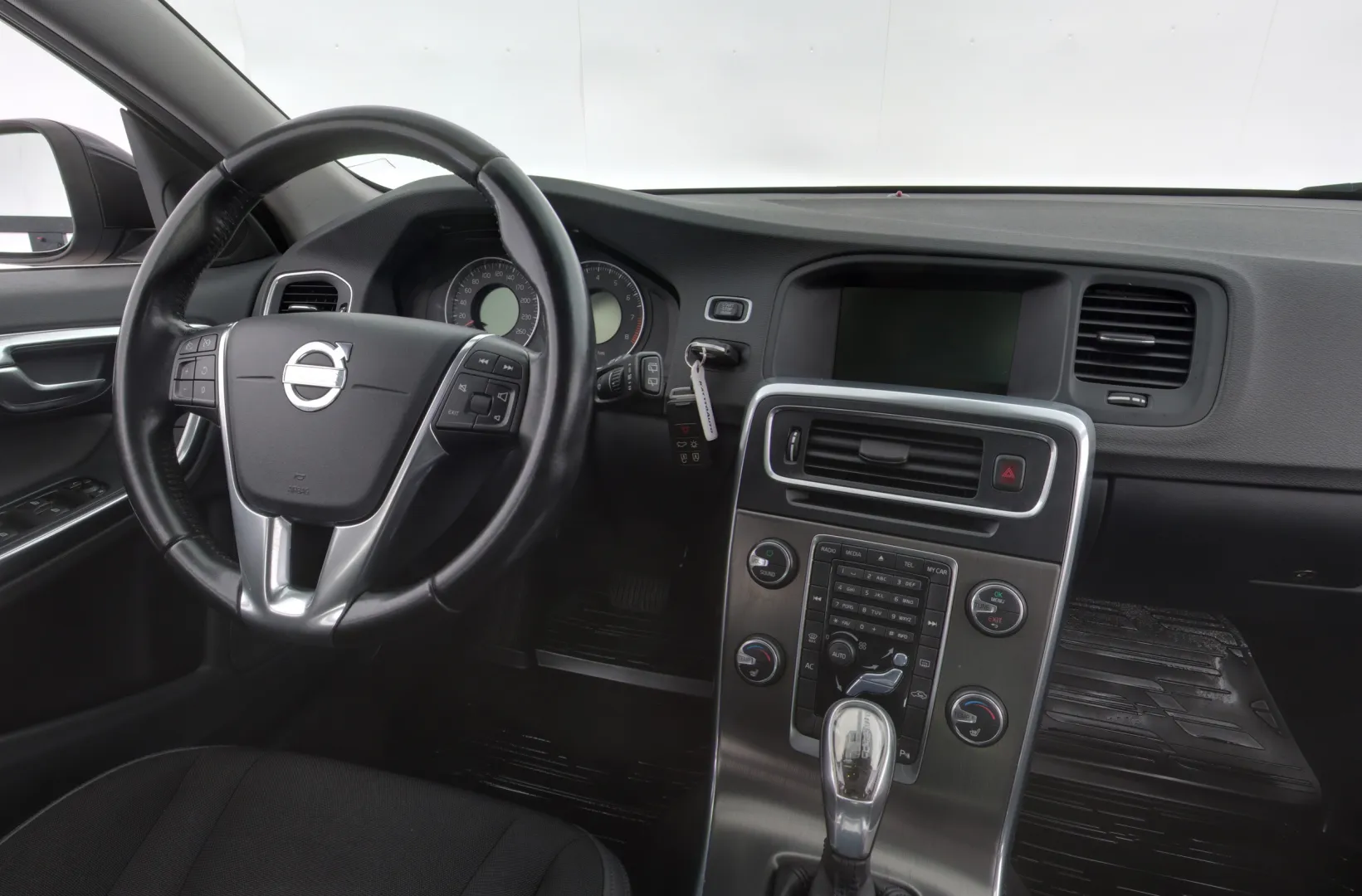 VOLVO V60 FNM-942 carousel image