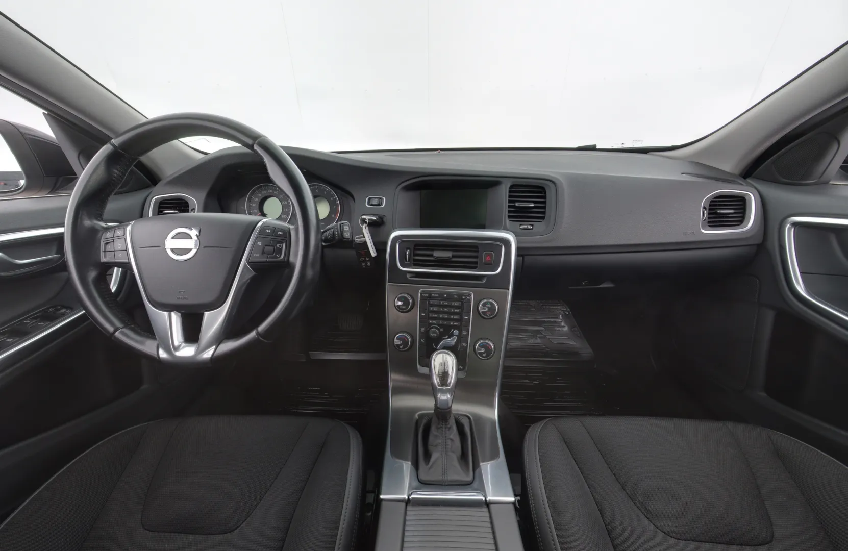 VOLVO V60 FNM-942 carousel image