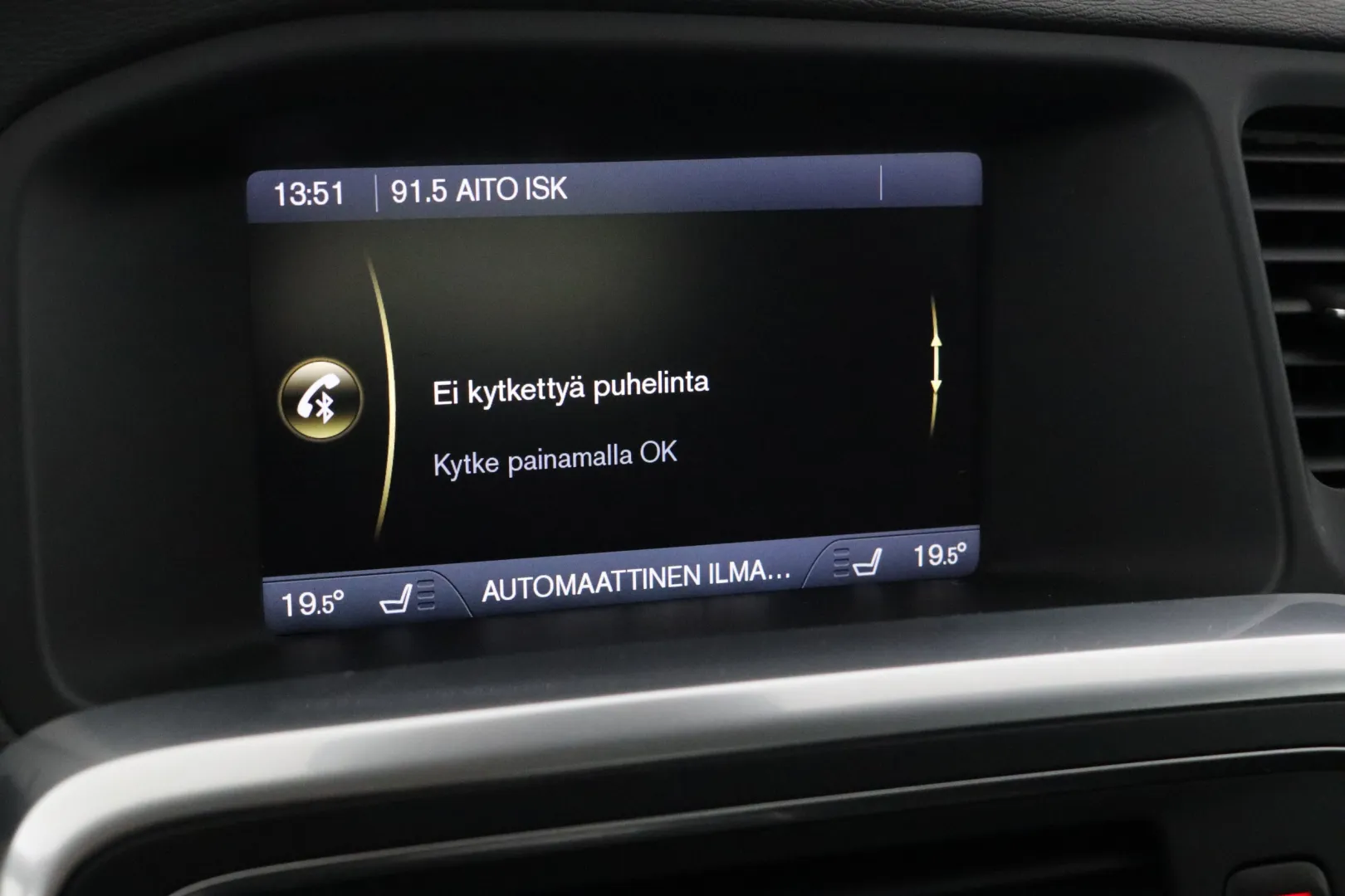 VOLVO V60 FNM-942 carousel image