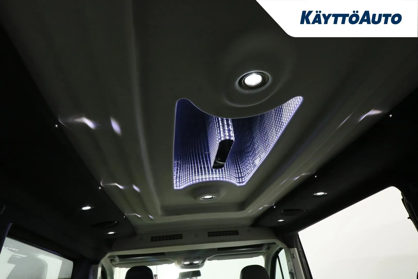 Volkswagen Crafter XPB-533 carousel image