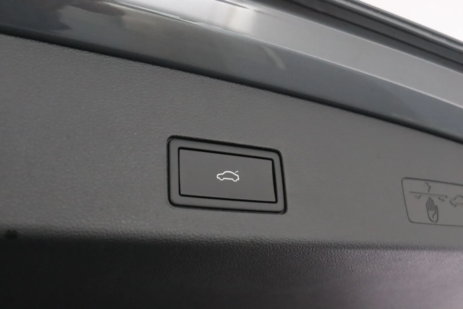 VOLKSWAGEN GOLF GPU-958 carousel image