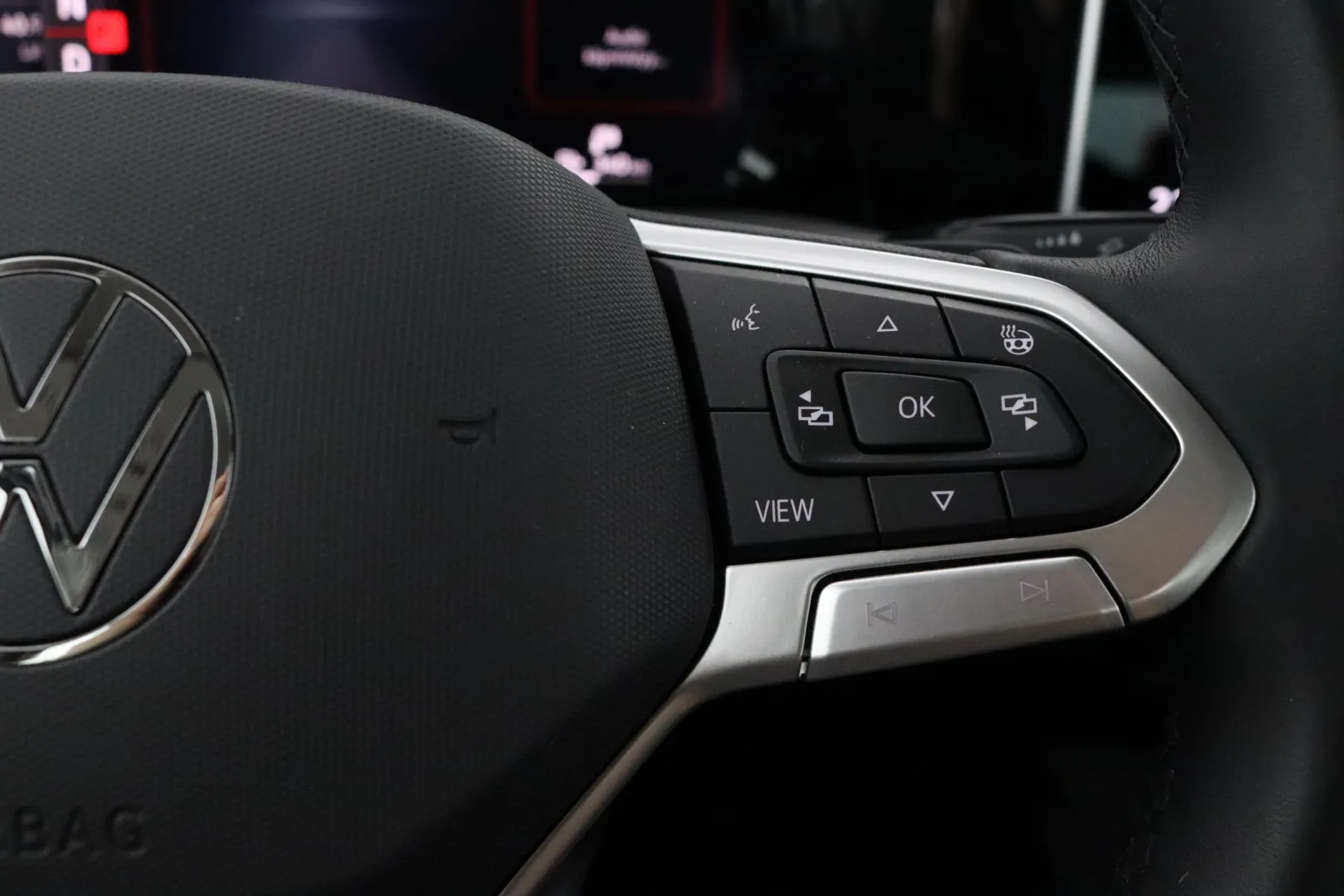 VOLKSWAGEN GOLF GPU-958 carousel image