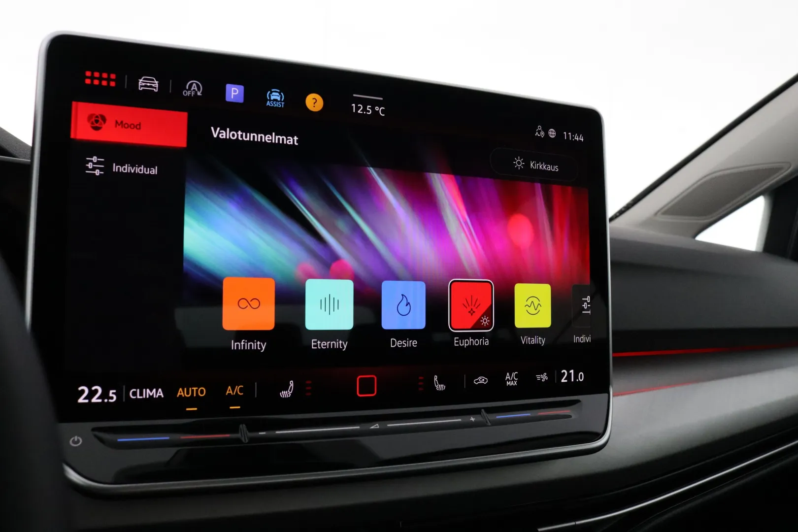 VOLKSWAGEN GOLF GPU-958 carousel image