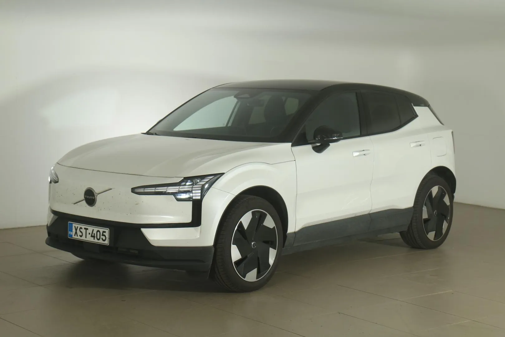 VOLVO EX30 XST-405 carousel image