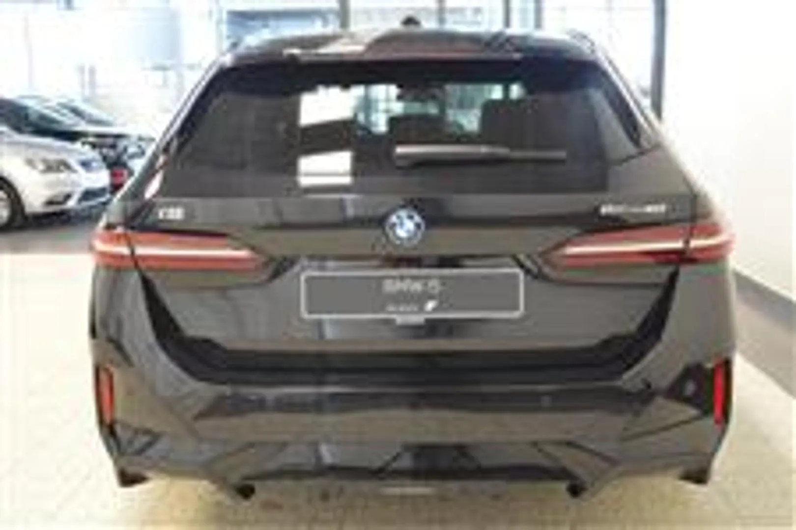 BMW i5 EVE-539 carousel image