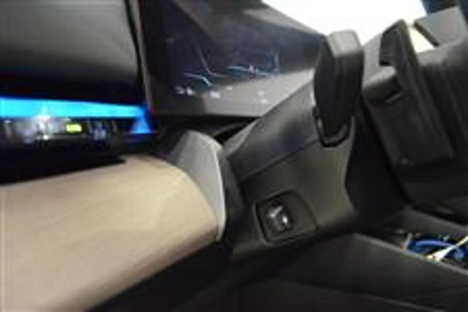 BMW i5 EVE-539 carousel image