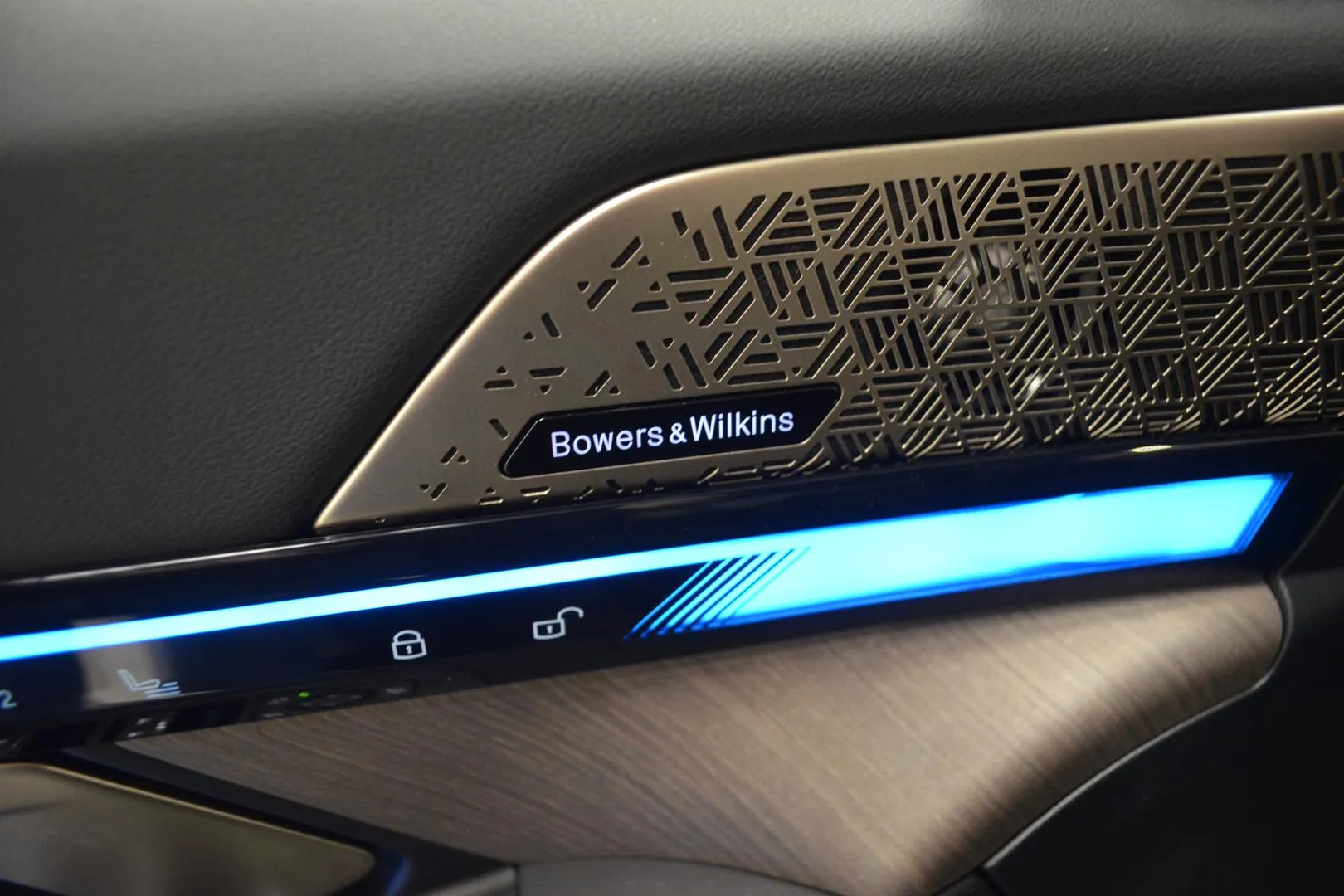 BMW i5 EVE-539 carousel image